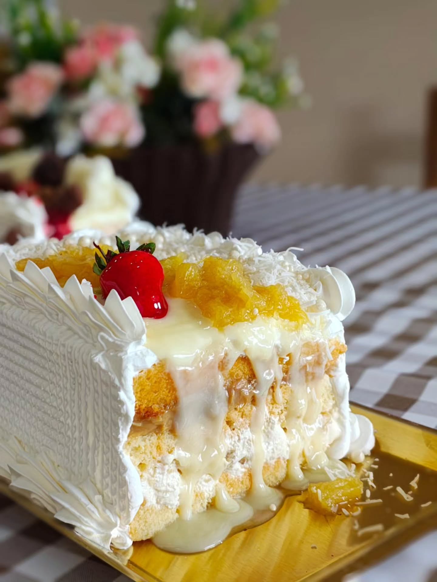 Bolo de Abacaxi com sorvete de creme